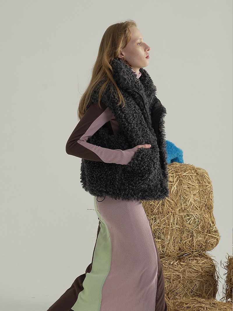 Lamb wool stand collar loose warm fashion short vest fur vest - เสื้อกั๊กผู้หญิง - วัสดุอื่นๆ สีเทา