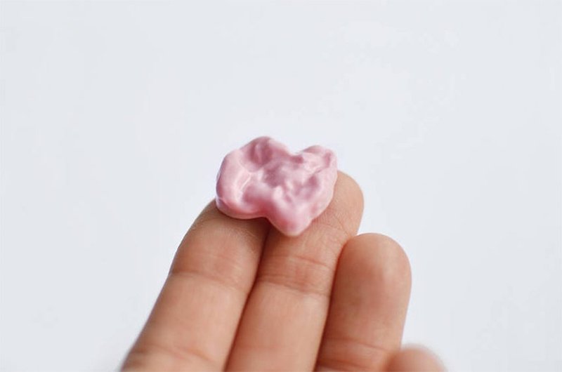 Ceramic chewing gum shaped brooch pin - Brooches - Porcelain Pink