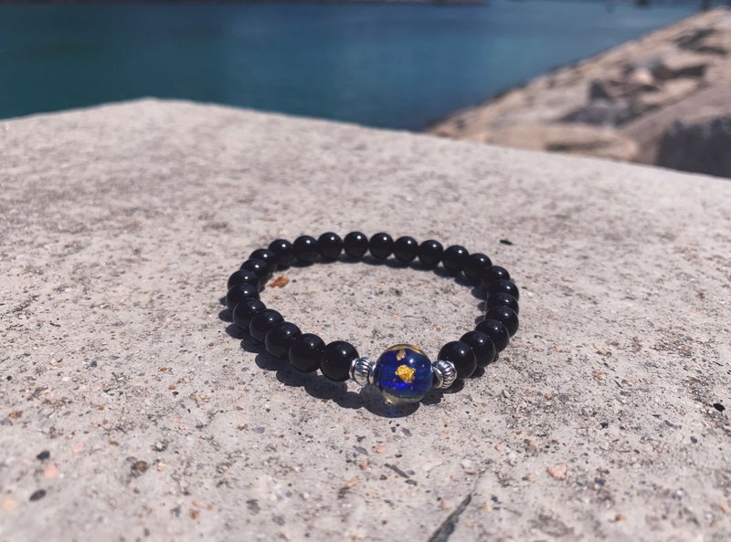 [Glass Series] Dark Sapphire Blue Gold Foil Glazed Black Glass Bead Bracelet - สร้อยข้อมือ - กระจกลาย สีดำ