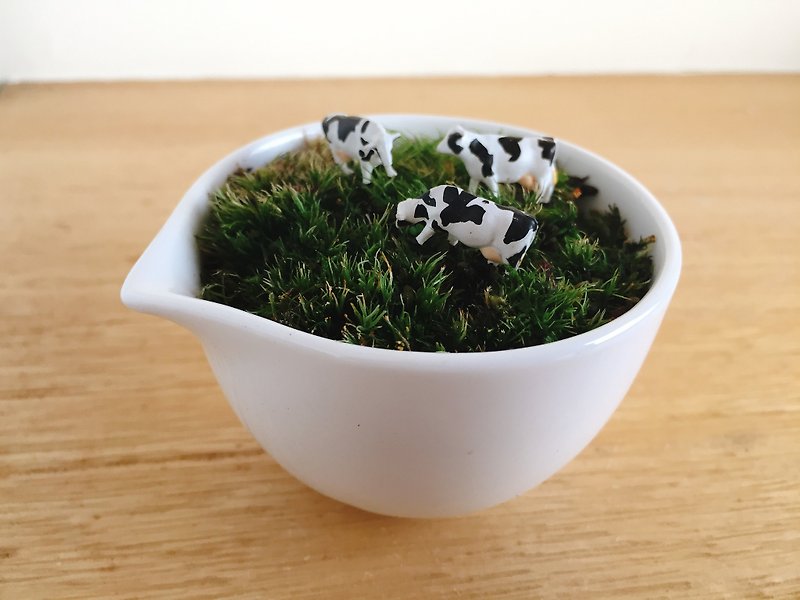 Animal milk cow white porcelain potted moss plant micro landscape animal on pure natural grassland - Plants - Plants & Flowers White