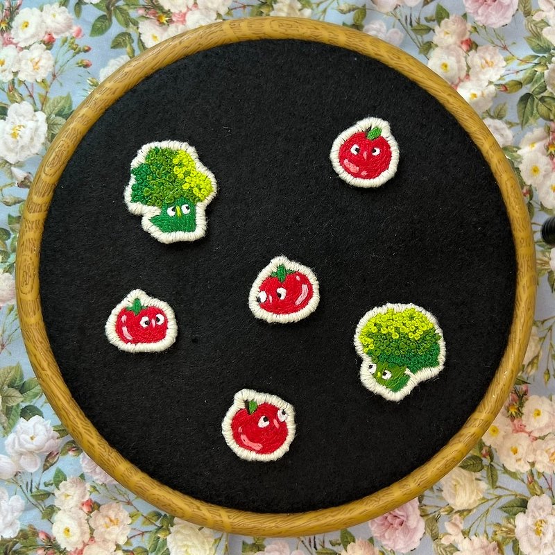 Vegetables and fruits pin 1set get 3 pieces - 襟章/徽章 - 繡線 多色
