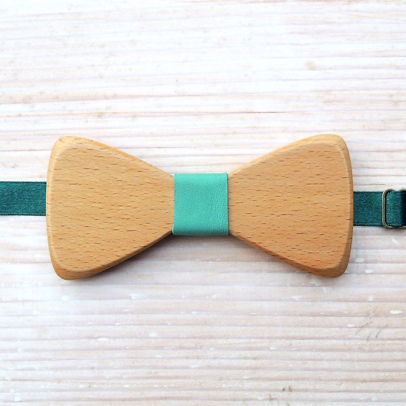 Natural Wood Bow Tie-Beech Wood + Lake Green Leather (Groom/Wedding/Christmas/Formal/Valentine's Day) - เนคไท/ที่หนีบเนคไท - หนังแท้ สีเขียว