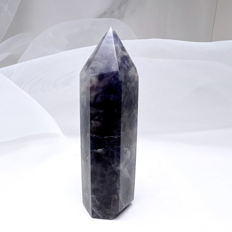 靛紫。一圖一物 擺件 柱 能量 療癒  l 堇青石柱 福利品 l - 擺飾/家飾品 - 水晶 多色
