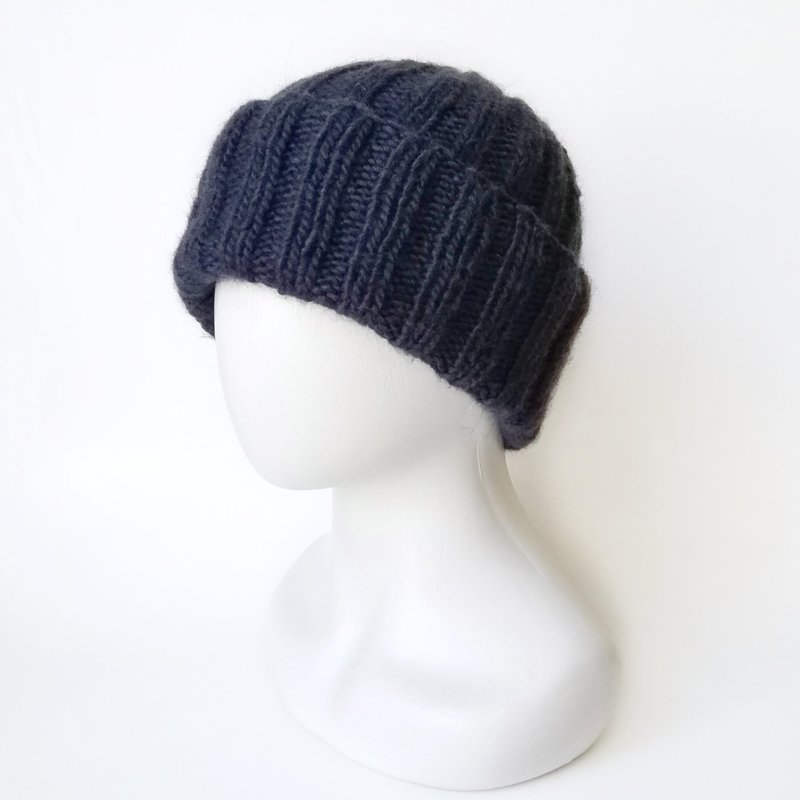 Hand-Knitted Dark Blue Men's Warm Winter Beanie - Cozy Alpaca-Merino Wool Hat. - หมวก - ขนแกะ สีน้ำเงิน