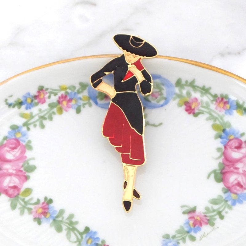 Vintage Parisian Woman Brooch - เข็มกลัด - โลหะ สีแดง