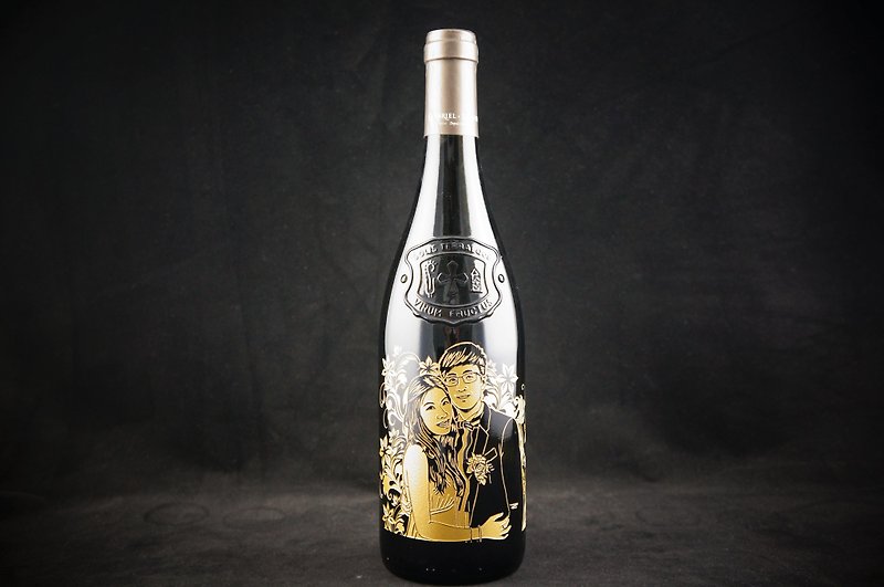 French red wine 750cc [Hong Kong original DYOW] wedding anniversary gift Wine Engraving unique combination of portrait design concept realistic Q version of the portrait with the pattern of text wine bottle carved a pair of wedding marriage proposal gift t - ภาพวาดบุคคล - แก้ว 