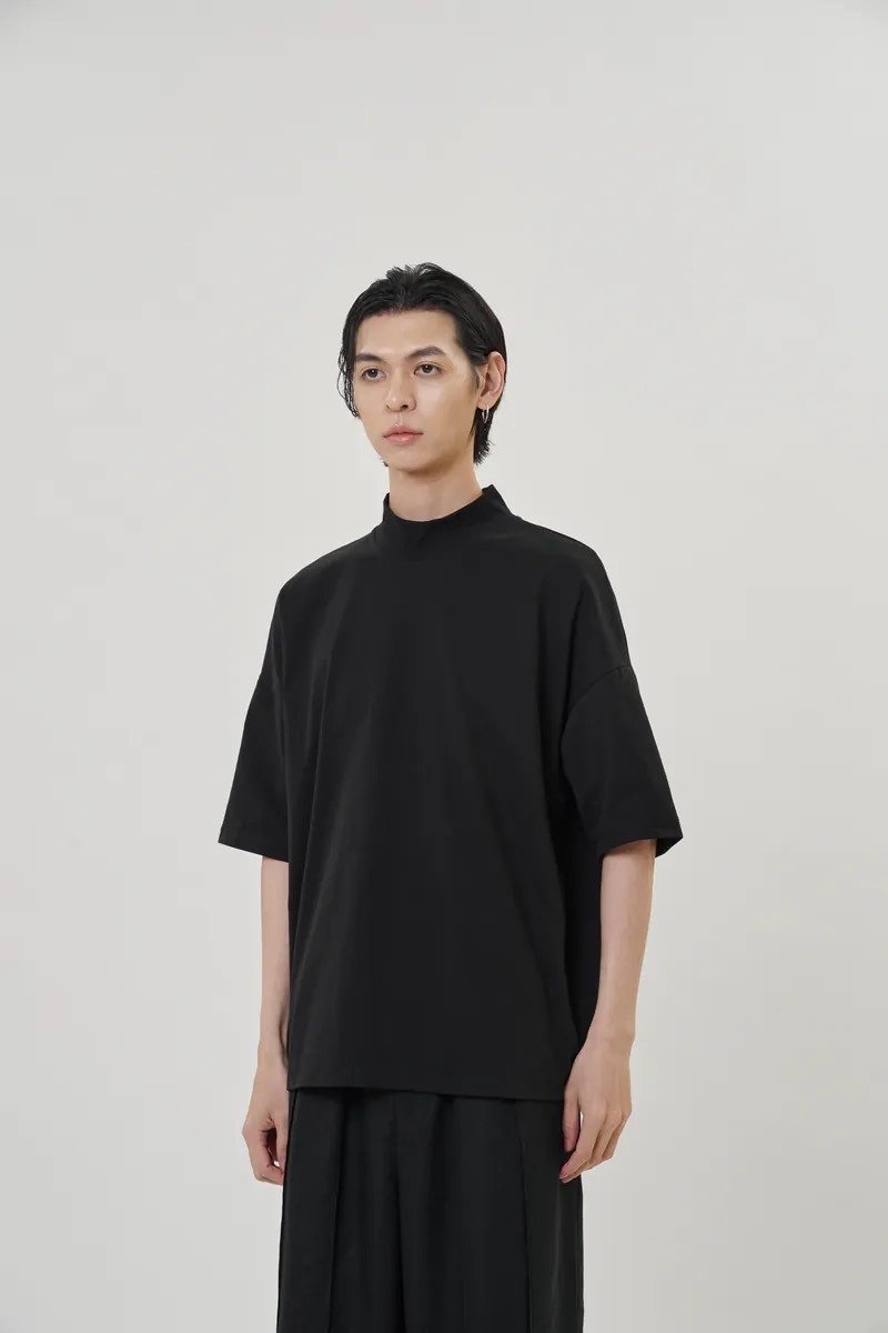 High Neck Simple Short TEE (Black) High Neck T-shirt - เสื้อยืดผู้ชาย - ผ้าฝ้าย/ผ้าลินิน สีดำ