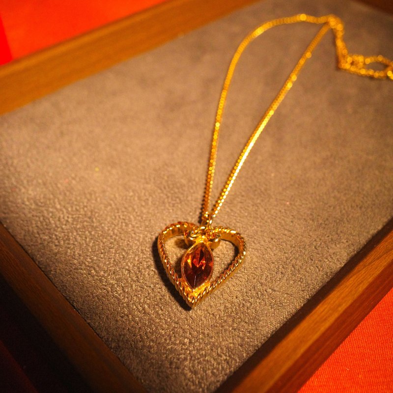 AVON Heart Royal Occasion Gold Necklace - 項鍊 - 其他金屬 金色