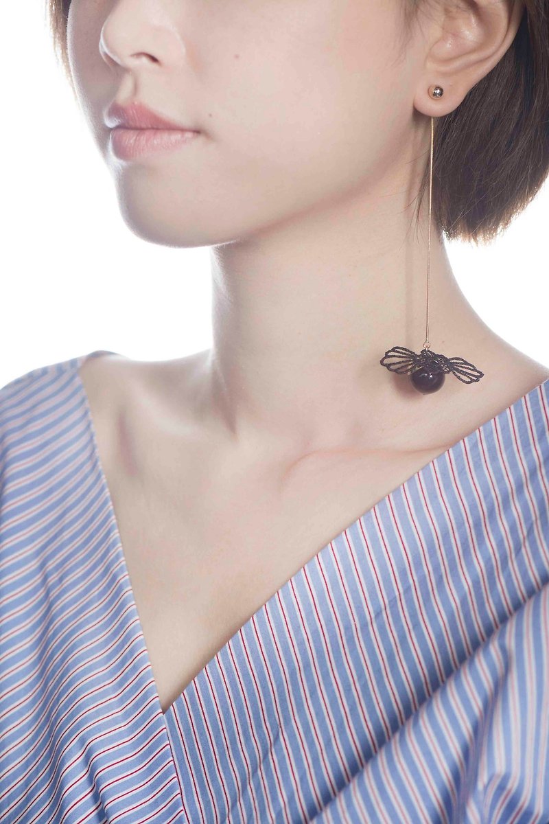 Lace –蕾絲貝母珠耳環 - 耳環/耳夾 - 其他材質 多色