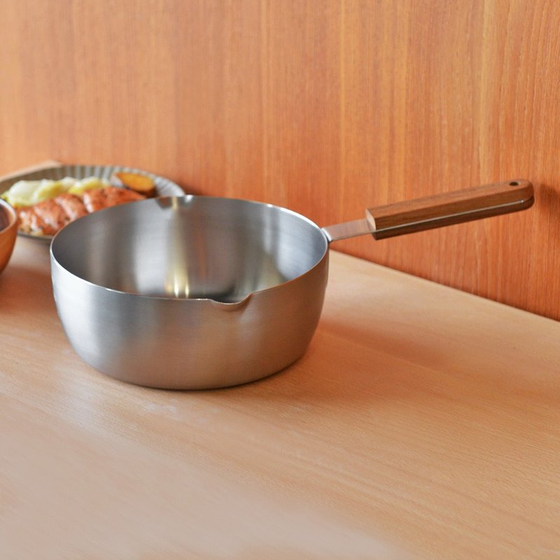 Japan FORMLADY Makoto Koizumi ambai Japanese wooden handle 18-8 Stainless Steel three-layer bottom snow pan-20cm - Pots & Pans - Stainless Steel Silver