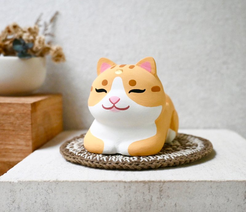 Buddhist meditation master orange cat hand-carved cat small wood carving decoration mobile phone holder business card holder - ตุ๊กตา - ไม้ สีส้ม