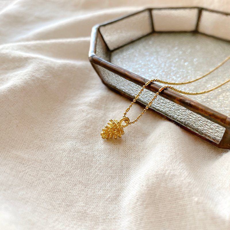 Little pinecorn-Brass necklace - สร้อยคอทรง Collar - ทองแดงทองเหลือง สีทอง