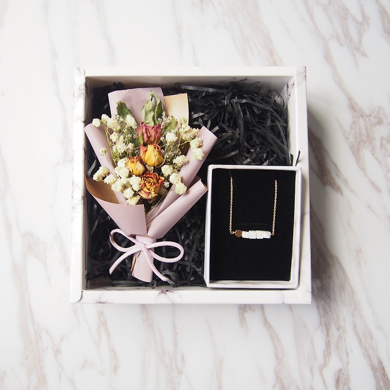 [Romantic Bouquet Gift Box] Lucky Bag Set: Mini Dry Bouquet (Light Purple) + 1 Necklace - สร้อยคอ - โลหะ สีม่วง