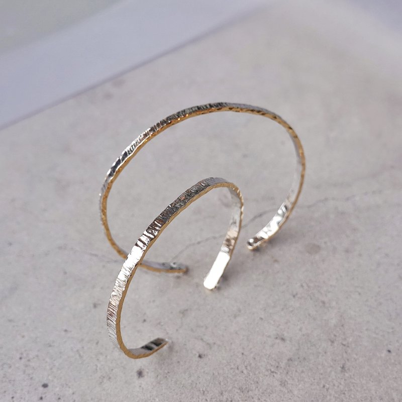 Essential Bracelets | Two-tone Forged Knock Bracelet - สร้อยข้อมือ - เงิน 