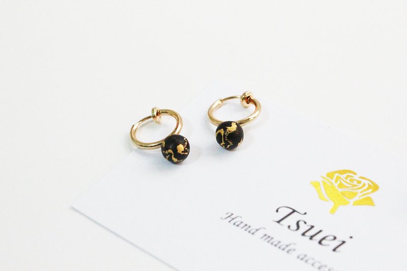 Handmade black gold hanging earrings - ต่างหู - ดินเหนียว สีดำ
