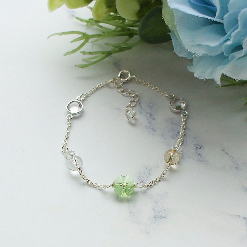 Lucky four-leaf clover Austrian crystal bracelet gift customization - สร้อยข้อมือ - เครื่องเพชรพลอย สีเขียว
