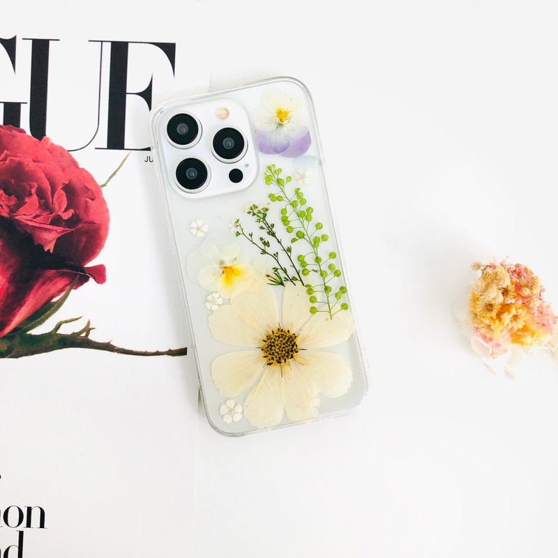 Gerbera Pansy Handmade Pressed Flower Phone Case for iPhone 16 Samsung A35 S24FE - เคส/ซองมือถือ - พืช/ดอกไม้ 