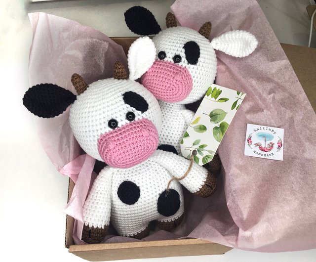 ダンボー ニャンボー 牛柄 ぬいぐるみ Amazon.co.jp: スーパーかわいい大きな目牛ぬいぐるみ黒と白の牛