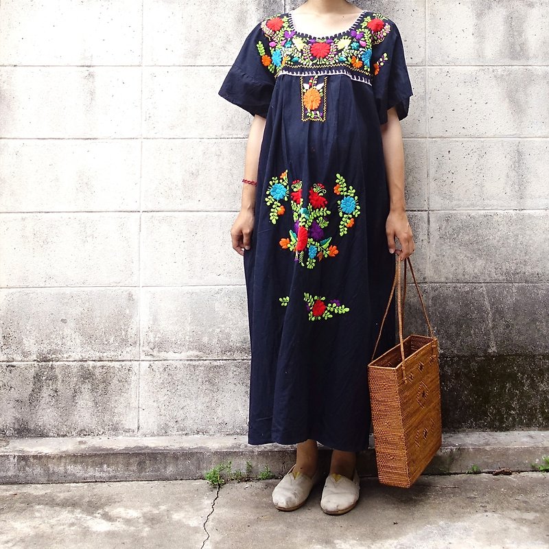 BajuTua / Ancient / 70's Mexican Central Flower Embroidered Dress - Pure Black - One Piece Dresses - Cotton & Hemp Black