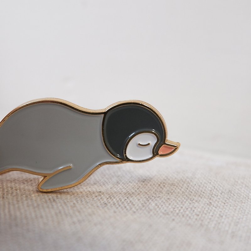 sleeping penguin pin | sleeping penguin pin - เข็มกลัด/พิน - โลหะ 