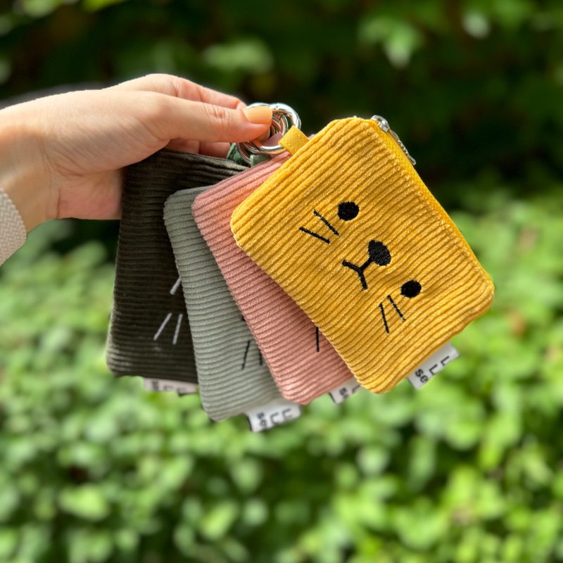 Cat Face Embroidery Coin purses corduroy - กระเป๋าใส่เหรียญ - ผ้าฝ้าย/ผ้าลินิน สึชมพู