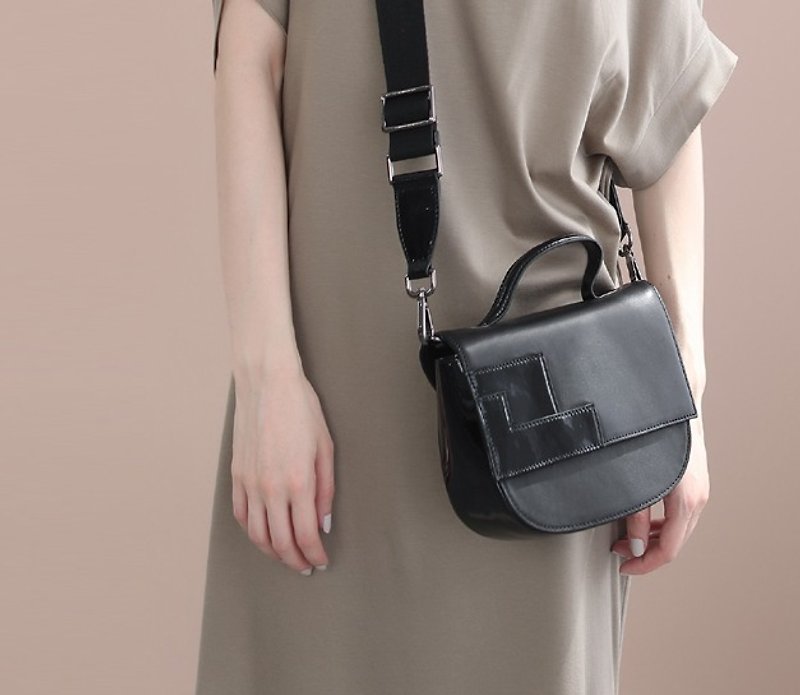 【Clear display】 geometric color block wide ribbon portable shoulder dual leather bag blue - Messenger Bags & Sling Bags - Genuine Leather Black
