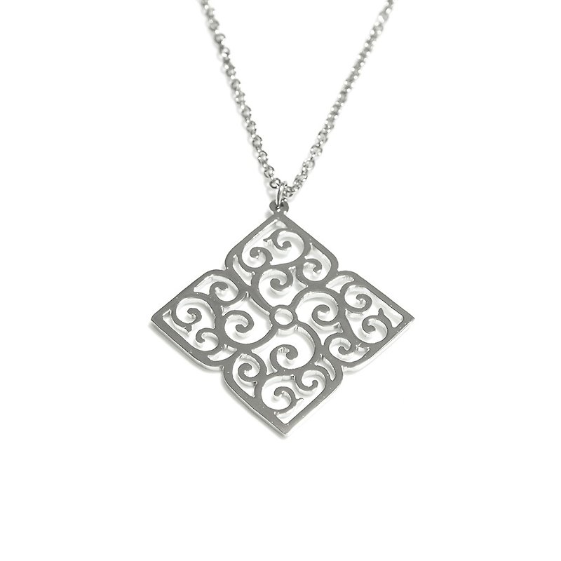 Decorative pattern in square shape pendant - สร้อยคอ - โลหะ สีเงิน