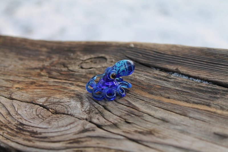 Glass Octopus Souvenir Tiny Tentacle Glass Art - Pottery & Glasswork - Glass Blue