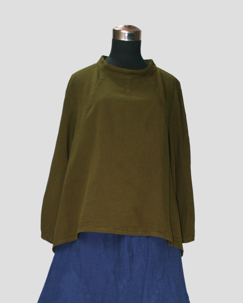 【Slow voice】【Early Autumn】Slightly stand-up collar short front and long back top - Women's Tops - Cotton & Hemp 