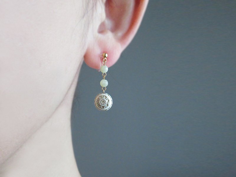 翡翠 Jadeite, antique style earrings - Earrings & Clip-ons - Stone Green