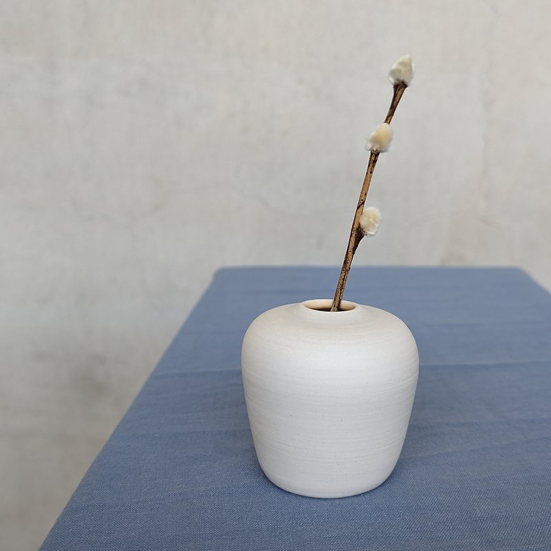 Small white apple flower vase - Pottery & Ceramics - Pottery White
