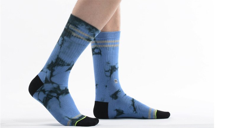 彩繪圖騰中筒休閒襪 - 襪子 - 聚酯纖維 