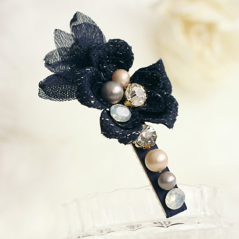 Lovely Flower with Pearl Decoration Hair Clip - เครื่องประดับผม - วัสดุอื่นๆ สีน้ำเงิน