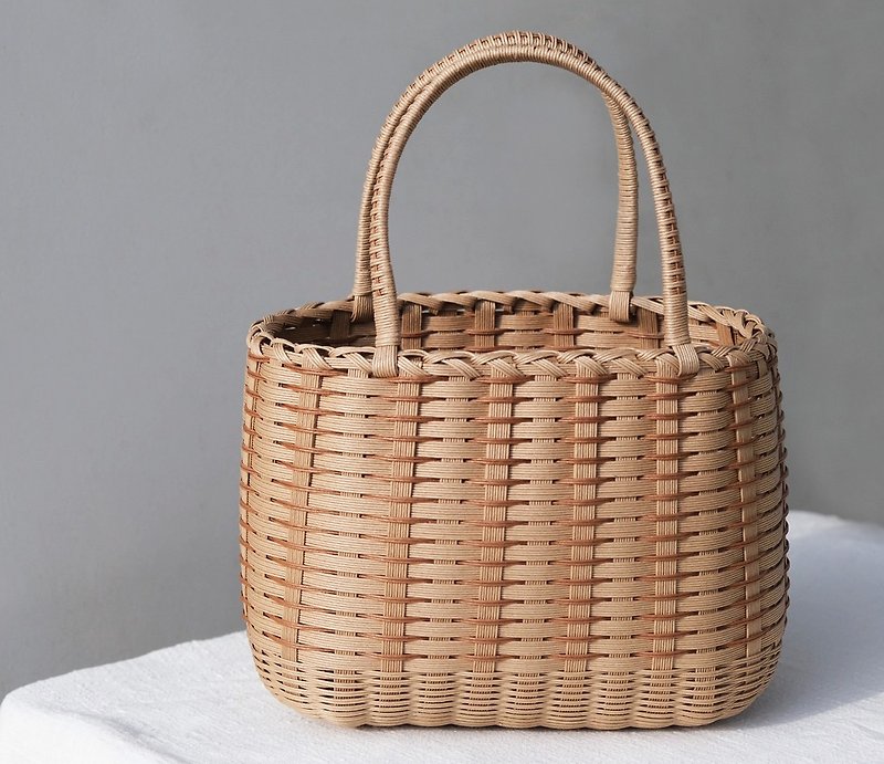Paper rattan hand basket woven bag - กระเป๋าถือ - วัสดุอีโค สีกากี