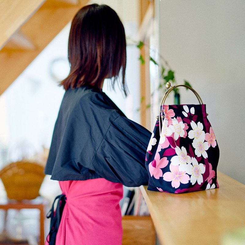 Benly bag (large) Sakura Sakura with adjustable shoulder strap [Made in Japan] - กระเป๋าแมสเซนเจอร์ - ผ้าฝ้าย/ผ้าลินิน สึชมพู