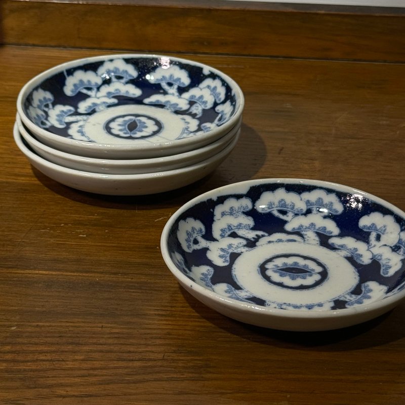 Small plate dyed with pine grain - Plates & Trays - Porcelain 