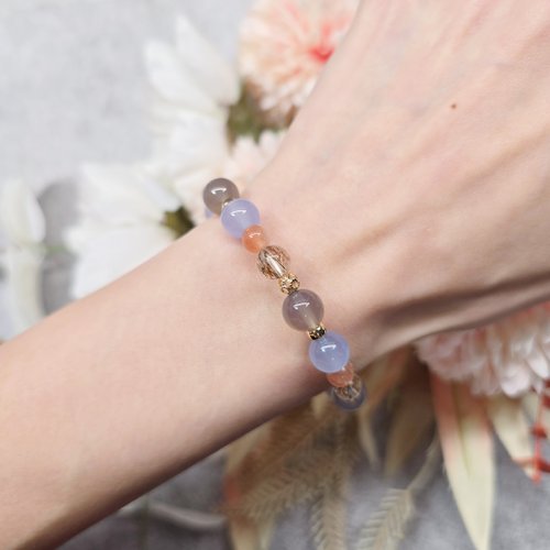 癒しのブルーカルセドニームーン⭐︎ミルキーブルーのやさしい輝き