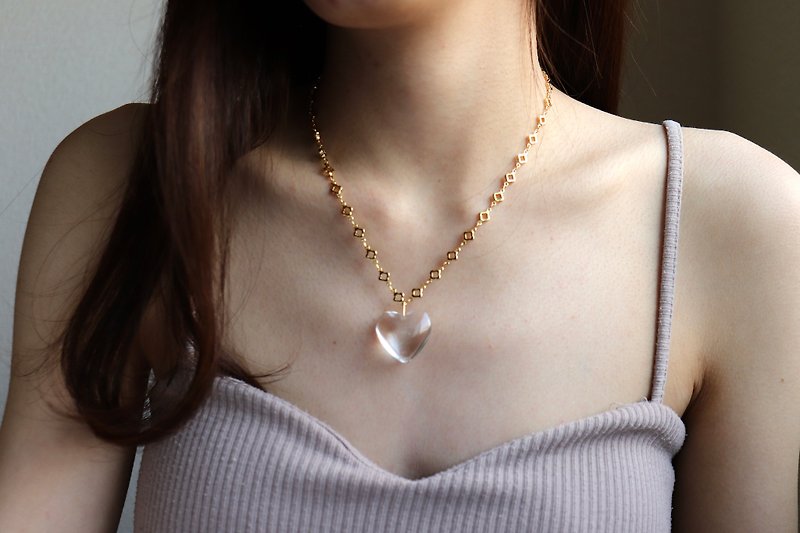 Glass heart charm mantel necklace - สร้อยคอ - แก้ว สีใส