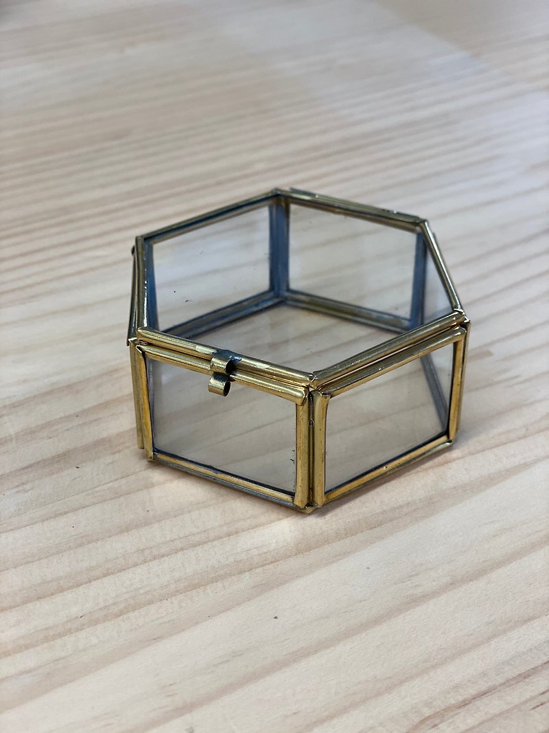 ガラスボックス　ケース　六角形(Lサイズ) - 収納用品 - ガラス ゴールド