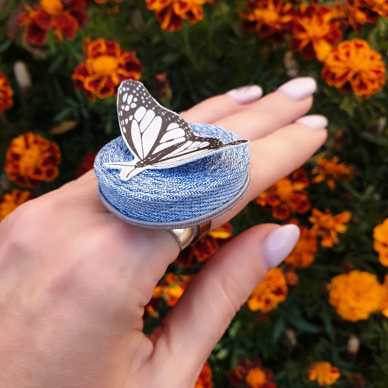 Denim ring Butterfly ring Upcycled denim Jeans ring Denim art - แหวนทั่วไป - โลหะ สีน้ำเงิน