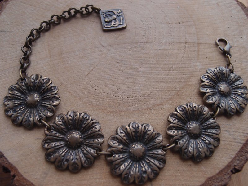 Chamomile Vintage Bronze Bracelet - 手鍊/手環 - 銅/黃銅 金色