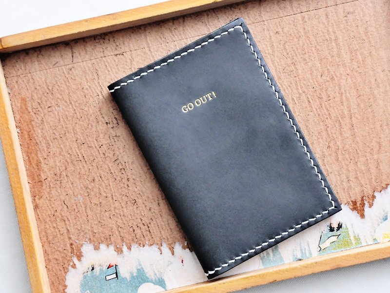 Double card seat ticket holder passport cover well stitched leather material bag PASSPORT ID cover Italy - เครื่องหนัง - หนังแท้ สีเขียว