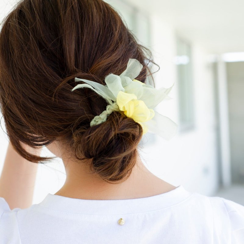 mini | Mimosa | Colorful blooming scrunchie - เครื่องประดับผม - ไฟเบอร์อื่นๆ สีเขียว