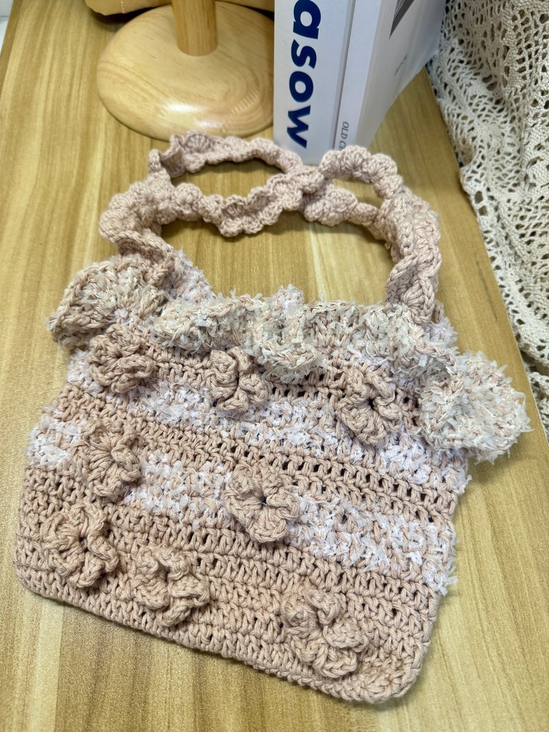 MUMU 燕麥可可立體花花手提包 鉤織 HANDMADE - 手提包/手提袋 - 棉．麻 卡其色