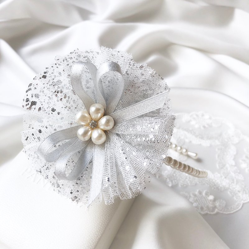 Bright yarn pearl headband/little flower girl, piano solo, graduation ceremony/elegant white - Headbands - Other Materials White