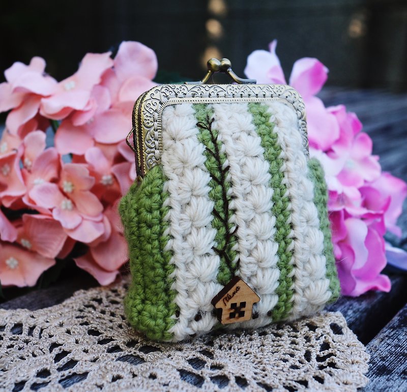 Hand made - Wool Cottage - mouth gold package - Coin Purses - Paper Green