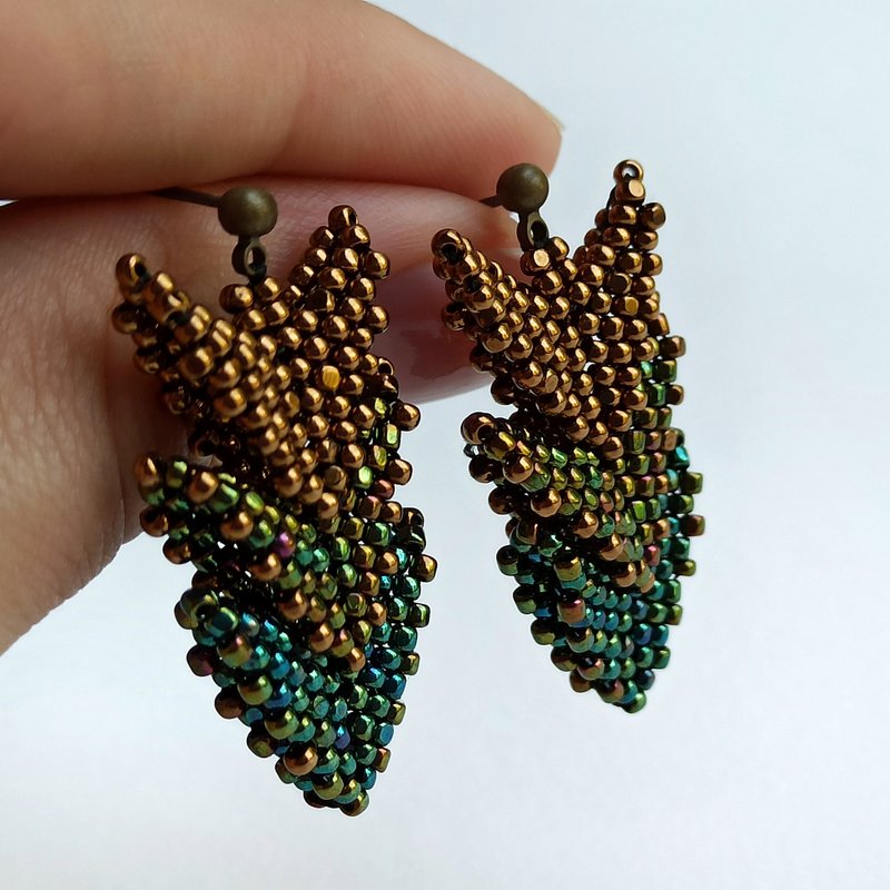 Shiny Metallic Green Earrings | Dangle Beaded Bright Emerald Green Earrings - 耳環/耳夾/耳骨夾 - 玻璃 金色