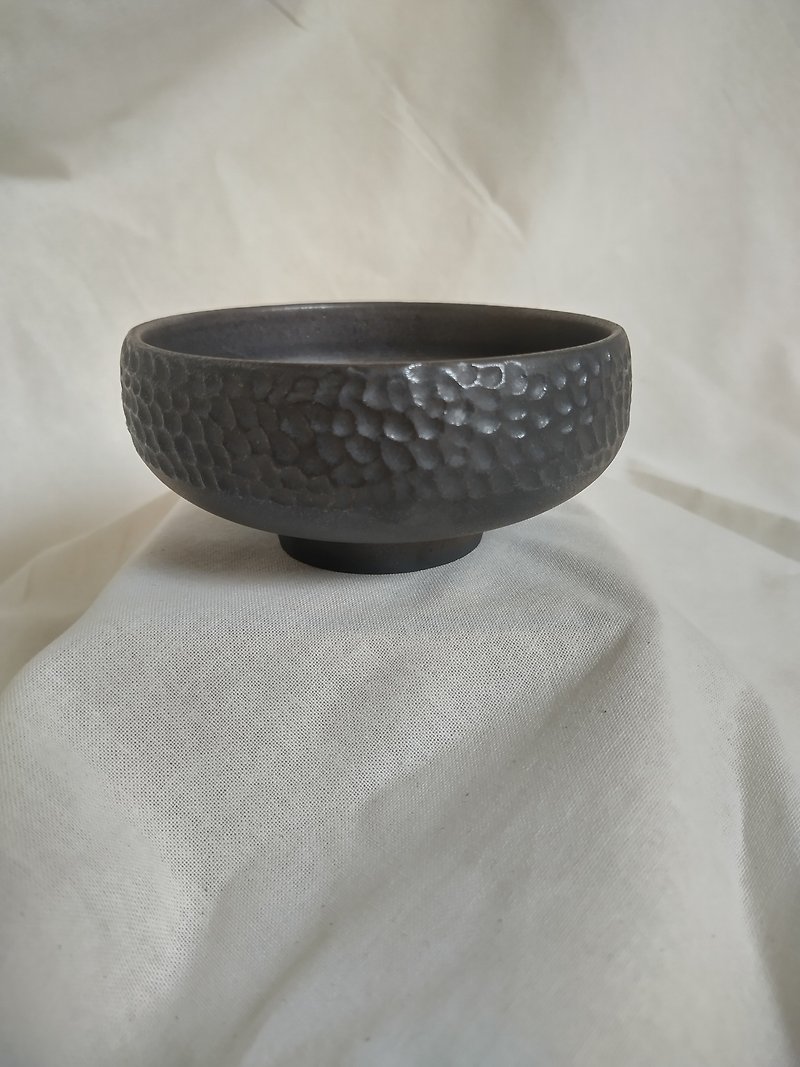 Round shallow bowl with feet - Bowls - Pottery 