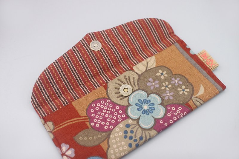 平和の赤い封筒～花咲く（マルーン）日本古来の布、布製の赤い封筒、通帳収納、携帯電話、現金 - その他 - コットン・麻 レッド