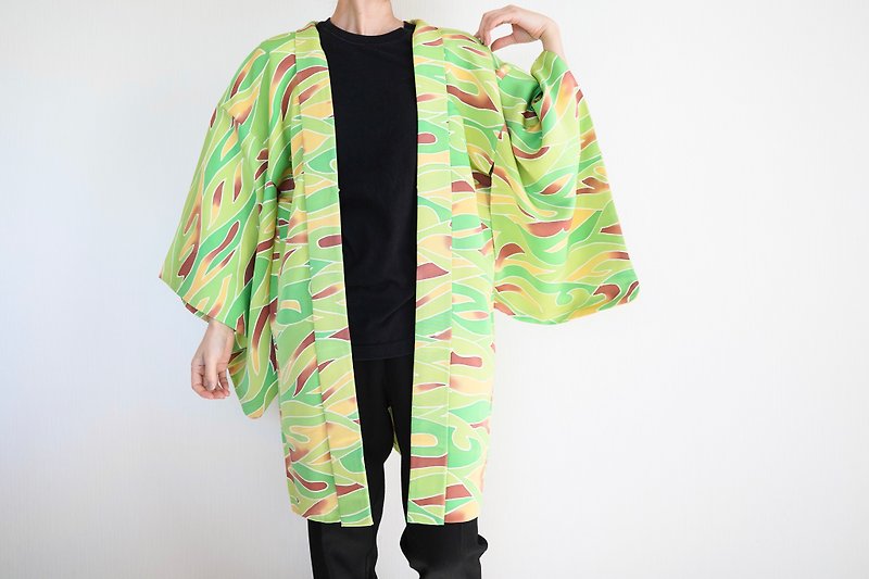 Japanese KIMONO, green kimono, silk haori, authentic kimono, traditional kimono - เสื้อแจ็คเก็ต - ผ้าไหม สีเขียว